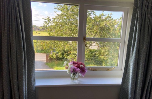 Bottlesford House | Stylish Getaway in the Heart of the Pewsey Vale