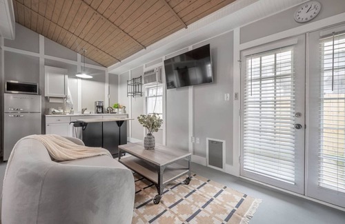 Seminole Heights House | Stylish Guest House in Seminole Heights with Workspace |Private entrance, Parking, Patio & Grill