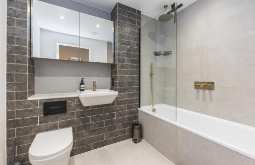 Hackney Wick Apartment | Stylish Hackney Wick Apartment with Terrace