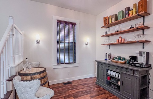 New Albany House | Stylish historic home, 10ft ceilings, pet friendly private fenced in back yard!