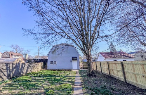 New Albany House | Stylish historic home, 10ft ceilings, pet friendly private fenced in back yard!