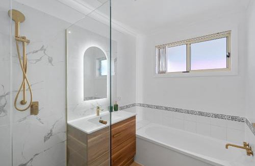 Sorell House | Stylish Hobart Gateway - Renovated & Pet Friendly