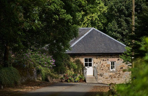 Bishopton House | Stylish home in a beautiful countryside setting!