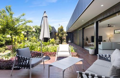 Marcus Beach House | Stylish Home near Noosa & Peregian, walk to Beach