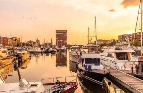 De Kaaien House | Stylish Home on the Waterfront Near Antwerp Historic Center