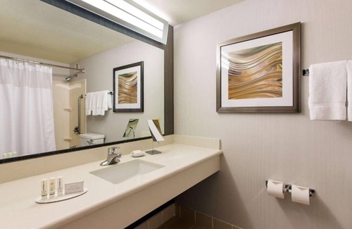 Emeryville Hotel | Stylish Hotel! Minutes from Morcom Amphitheater of Roses