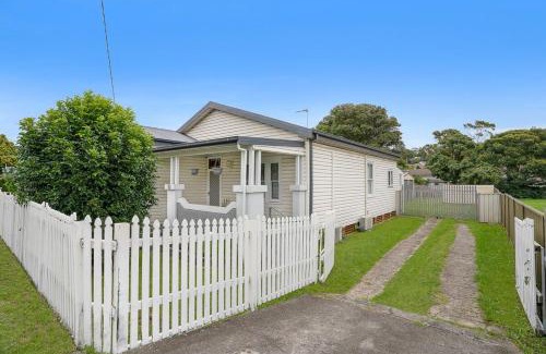 Figtree House | Stylish House 8mins walk to Figtree Grove