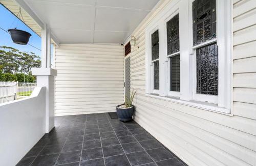 Figtree House | Stylish House 8mins walk to Figtree Grove
