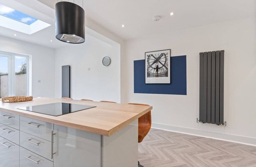 Ashton in Makerfield House | Stylish House - Free Parking, Fast Wifi & SmartTV