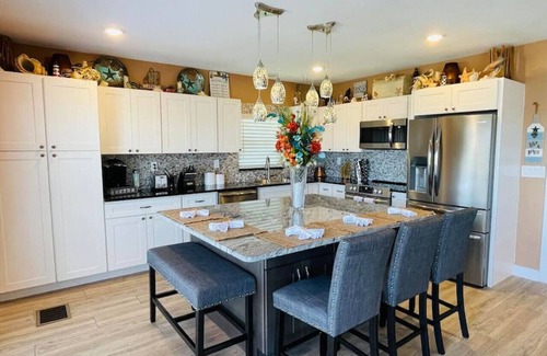 Kerr Townsley Port Orange House | Stylish Intercoastal Blue Bungalow-3min. to Beach