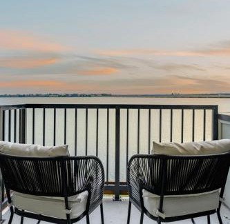 Rowlett House | Stylish Lake House Retreat In Rowlett