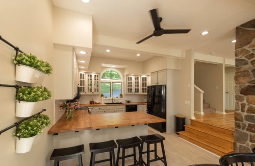 Mountainside House | Stylish Lakeview Cabin w/Pool Table & Hot Tub
