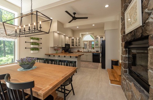 Mountainside House | Stylish Lakeview Cabin w/Pool Table & Hot Tub