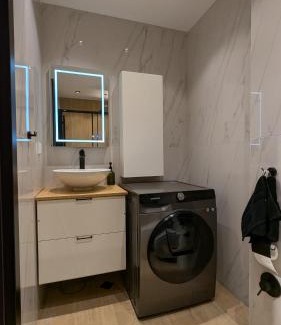 Lozenets Apartment | Stylish Living in Kompleks Reina - 1BD with desk by Flat Manager