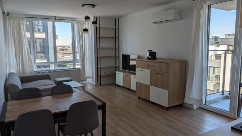 Lozenets Apartment | Stylish Living in Kompleks Reina - 1BD with desk by Flat Manager