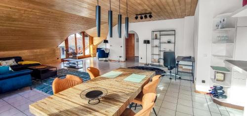 Munchen District Apartment | Stylish loft with balcony, quiet and spacious