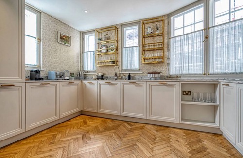 Westminster Apartment | Stylish London apartment by Westminster Abbey
