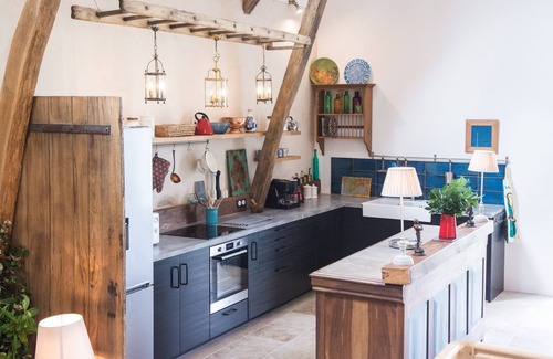 Bor-et-Bar House | Stylish, modern and spacious conversion of a 19C barn with pool, sleeps 10