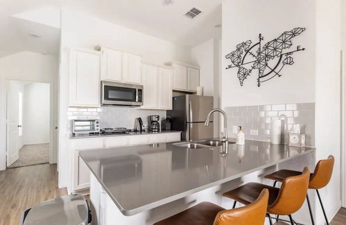 Manchaca House | Stylish & Modern Austin Home with Yard & Gated Community Pool