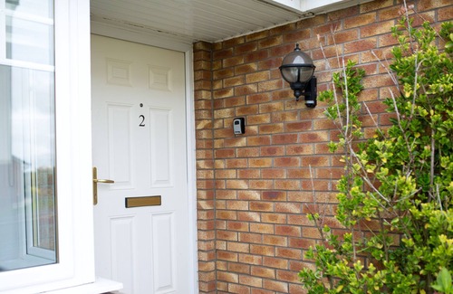Motherwell House | Stylish, modern four bed house ideal for large groups,families or contractors