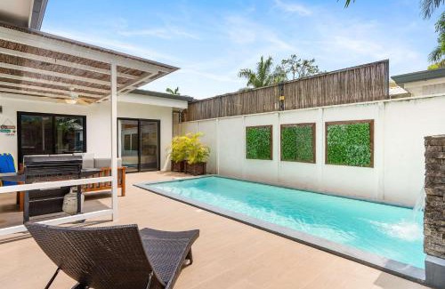 Potrero House | Stylish Modern Home with a Tranquil Outdoor Oasis, Spacious Open Floor Plan, and Private Swimming Pool
