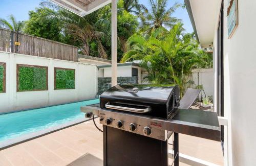 Potrero House | Stylish Modern Home with a Tranquil Outdoor Oasis, Spacious Open Floor Plan, and Private Swimming Pool