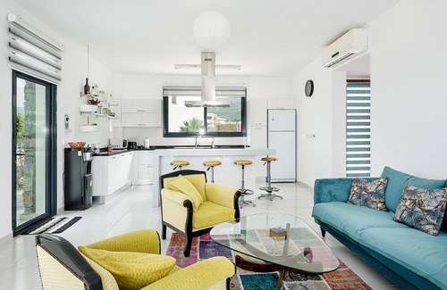 Kucukerenkoy Villa | Stylish Modern Seaside Villa with a Private Pool