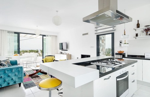Kucukerenkoy Villa | Stylish Modern Seaside Villa with a Private Pool