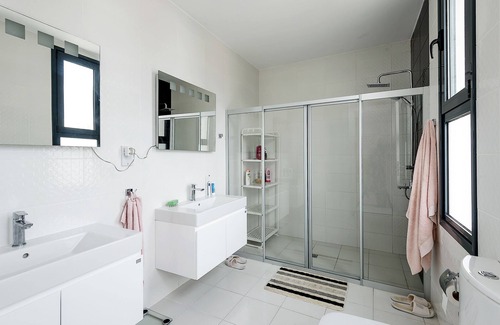 Kucukerenkoy Villa | Stylish Modern Seaside Villa with a Private Pool