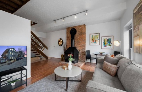 Mount Adams Apartment | Stylish Mt Adams 1BR in great location