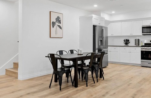 Los Angeles County House | Stylish New home Near DTLA, Disneyland, SOFI