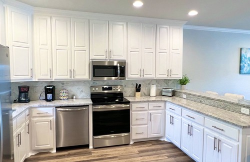Lake Hamilton Condo | Stylish New Lake Condo with180° Lakefront View- Main Channel, Central Location!