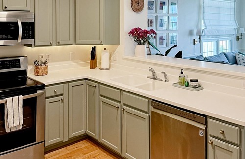 Folly Beach Condo | Stylish Oceanview Condo: Pool, Parking & Prime Location!