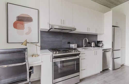Old Town Apartment | Stylish Old Town Studio Gym, W/D, Outdoor Firepit & A/C, by Blueground