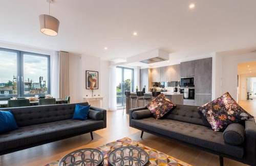 St. Johns Wood Apartment | Stylish Penthouse Near Little Venice & Hyde Park