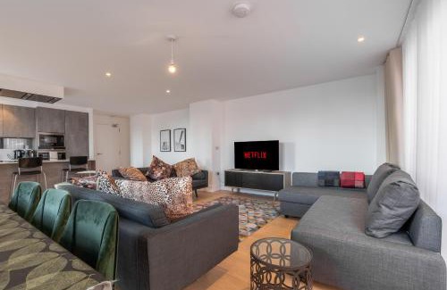 St. Johns Wood Apartment | Stylish Penthouse Near Little Venice & Hyde Park