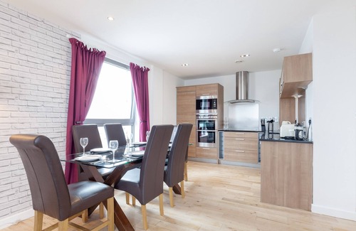 Newhaven Apartment | Stylish penthouse suite