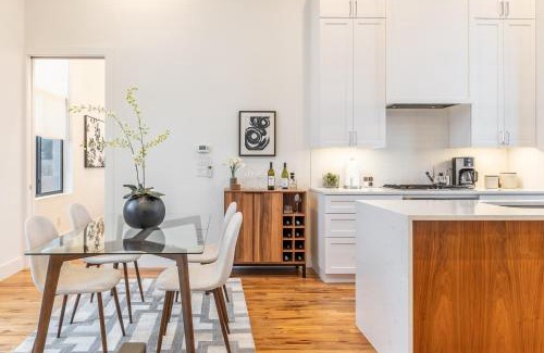 Knox - Henderson House | Stylish & Perfectly Located Luxury 2-Bed Townhome