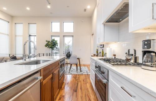 Knox - Henderson House | Stylish & Perfectly Located Luxury 2-Bed Townhome