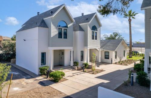 Camelback East House | Stylish Phoenix Townhome - Foosball Table, Laundry, Parking!