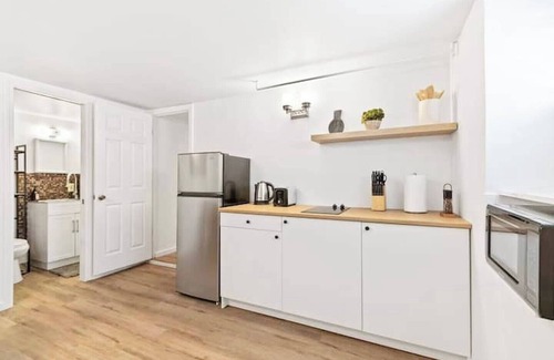 Cove - East Side - Shippan Apartment | Stylish & Private Stamford Getaway by Cove Island!