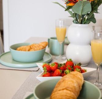 Stoke-on-Trent House | Stylish quaint home hosted by ESONGRACE Stays in Stoke-on-Trent - Perfect for Families - Contractors - Holiday makers - Emergency Housing - Professionals