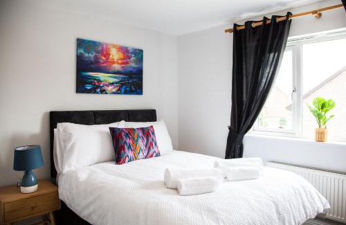 Stoke-on-Trent House | Stylish quaint home hosted by ESONGRACE Stays in Stoke-on-Trent - Perfect for Families - Contractors - Holiday makers - Emergency Housing - Professionals