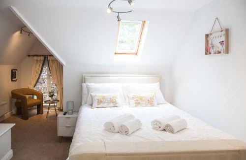 Stoke-on-Trent House | Stylish quaint home hosted by ESONGRACE Stays in Stoke-on-Trent - Perfect for Families - Contractors - Holiday makers - Emergency Housing - Professionals