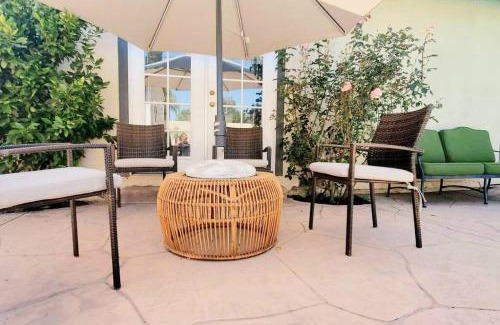 Granada Hills South House | Stylish Ranch with Gorgeous Swimming Pool & Piano