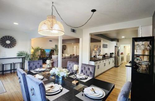 Granada Hills South House | Stylish Ranch with Gorgeous Swimming Pool & Piano