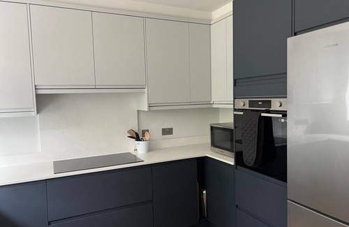 London Borough of Bromley House | Stylish, Renovated Chislehurst Retreat – Walk to Station, Pubs & More!