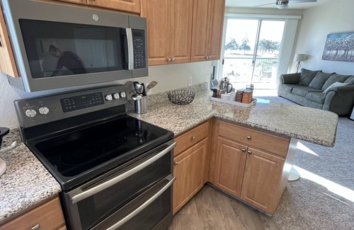 Superstition Lakes Condo | Stylish Resort-Style Retreat - Pool /Spa, Near Restaurants and Shopping Galore!
