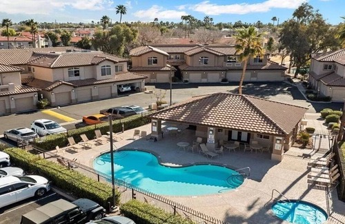 Superstition Lakes Condo | Stylish Resort-Style Retreat - Pool /Spa, Near Restaurants and Shopping Galore!