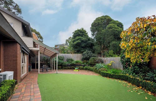 Wheelers Hill House | Stylish Retreat at Wheelers Hill 5BRM